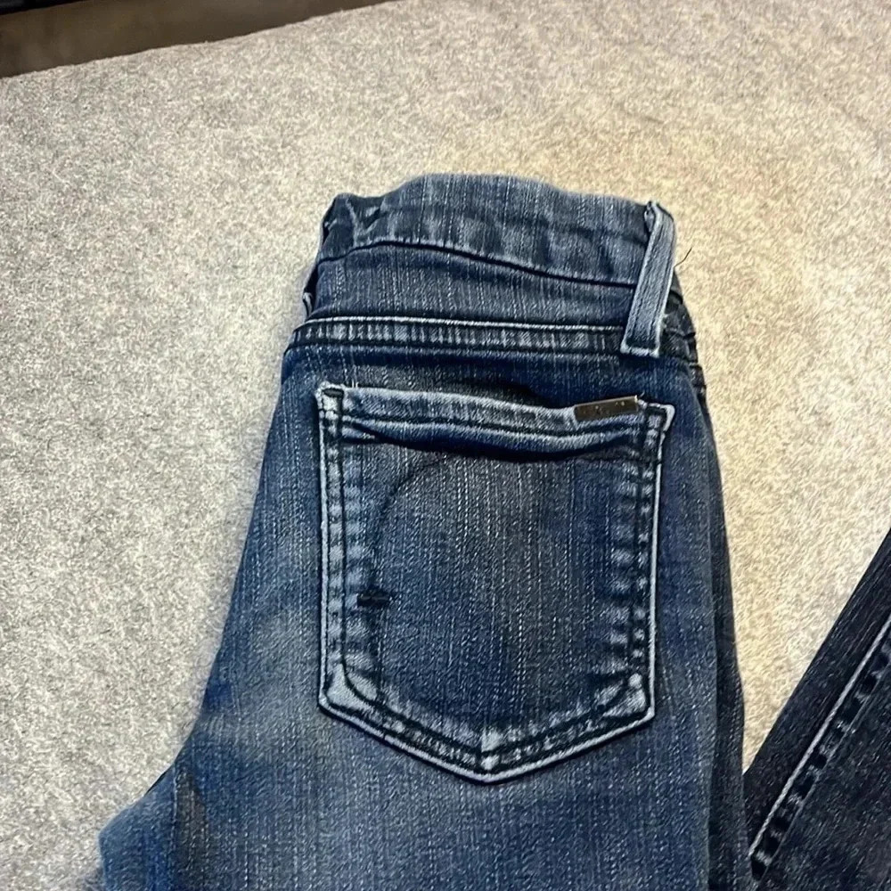 Fidelity Mid Rise  Ultra Slim Blue on Blue Wash 24*30. - Picture 10 of 13